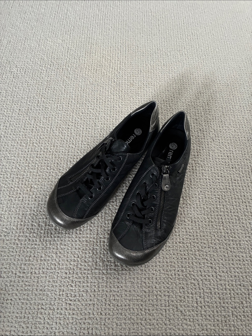 Remonte Black Low-Top Lace-Up Sneakers with Side Zip